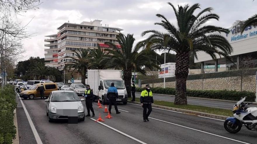 Uno de los controles de la Policía Local de Alicante.