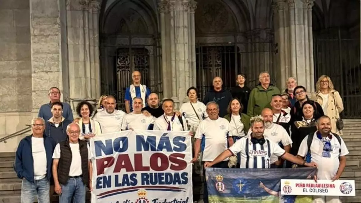 La peña El Coliseo organiza un viaje para acompañar al Avilés ante la Ponferradina