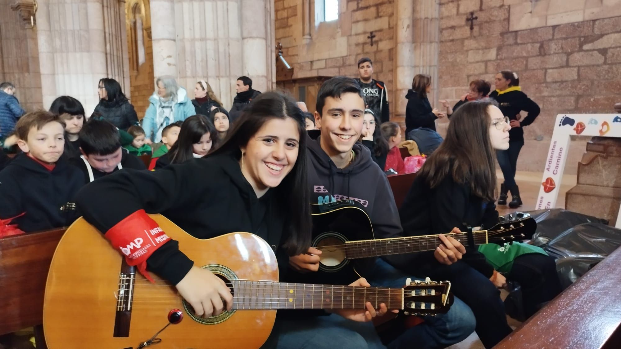 Colegios y parroquias de Asturias se dan cita en Covadonga por el 18 Festival de Canción Misionera