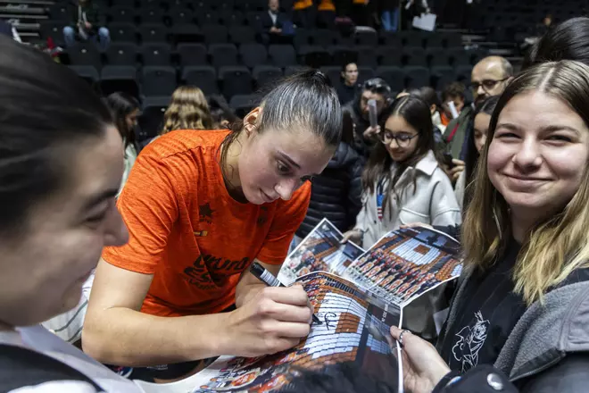 Entrenamiento abierto con la afición de Valencia Basket