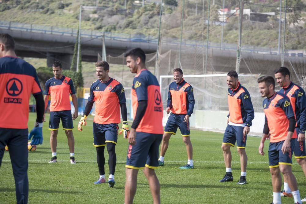 Entrenamiento UD Las Palmas en Barranco Seco ...