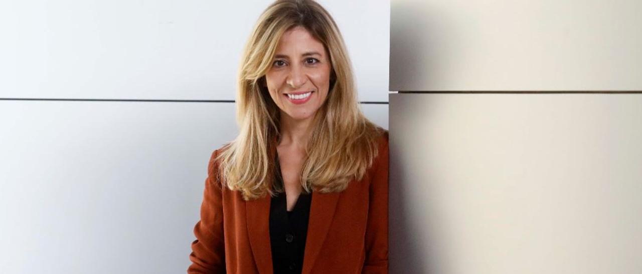 Reyes Monforte escritora autora de La violinista roja.