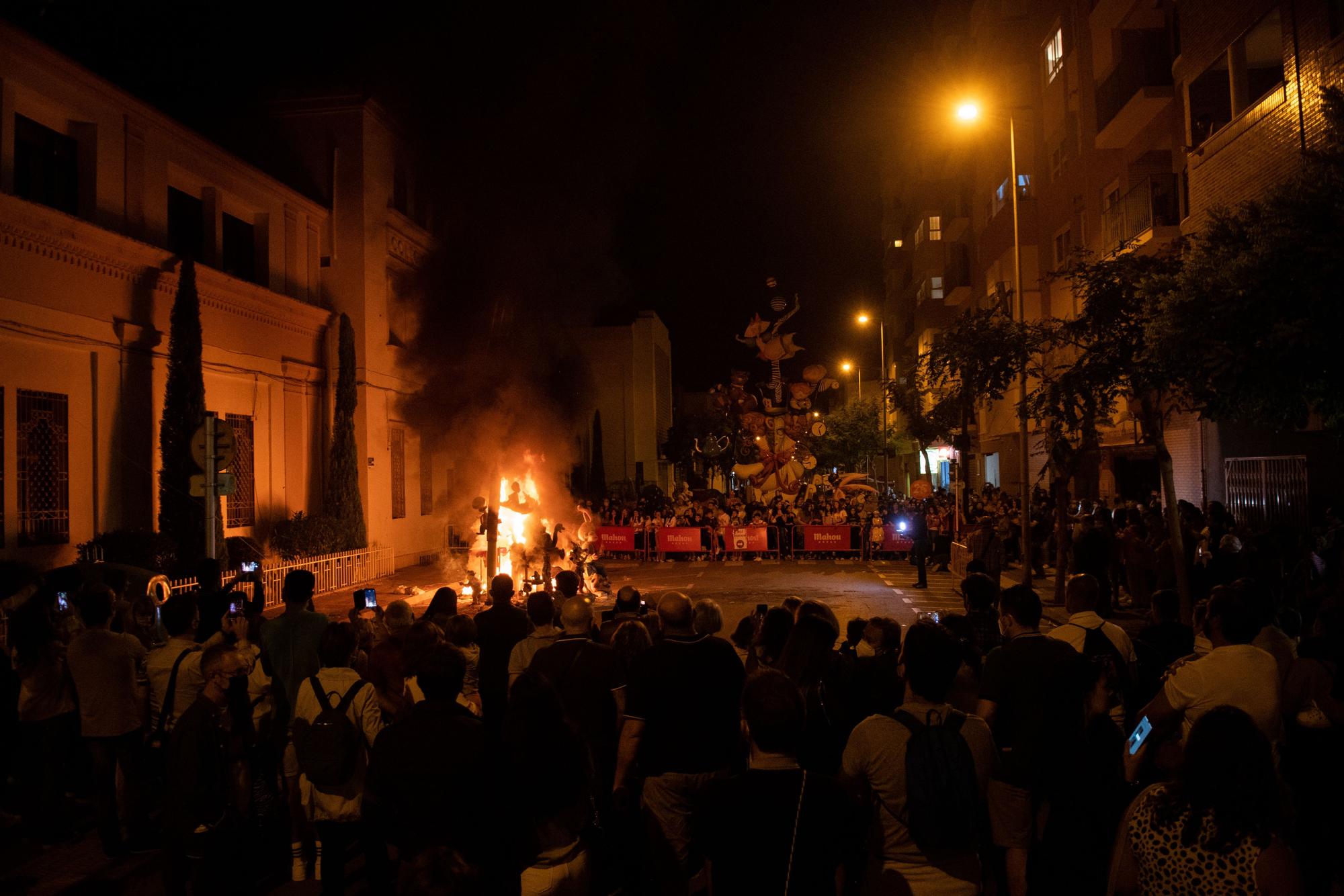 Los mejores momentos de una 'Nit de la Cremà' para el recuerdo en Burriana