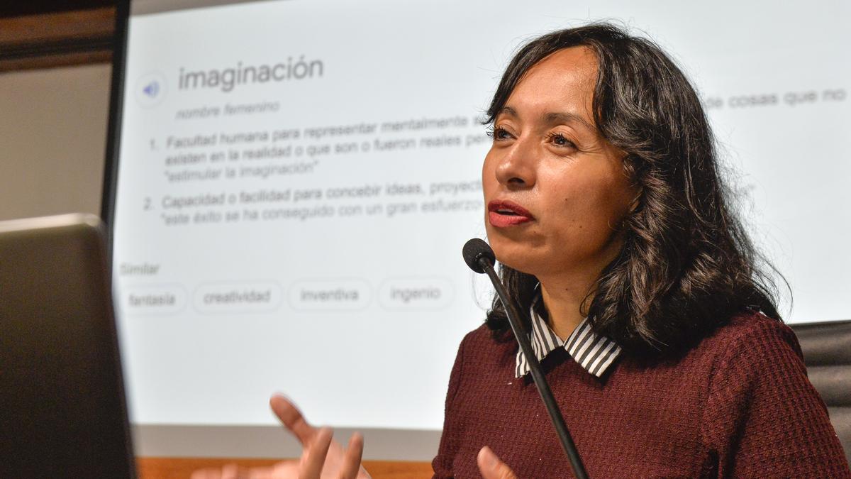 La escritora Brenda Navarro en la Casa-Museo Pérez Galdós.