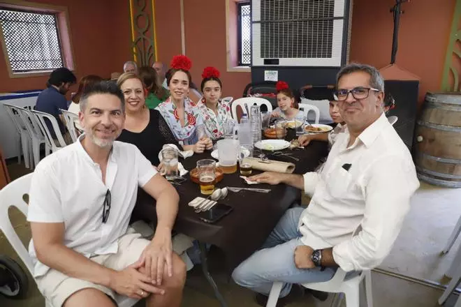 Las familias toman El Arenal en el domingo de Feria