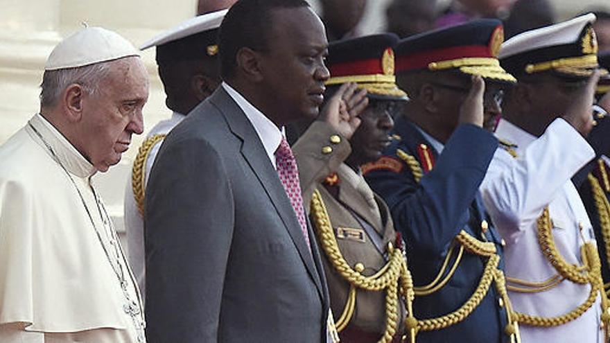 Ceremonia de bienvenida al Papa Francisco en Kenia.