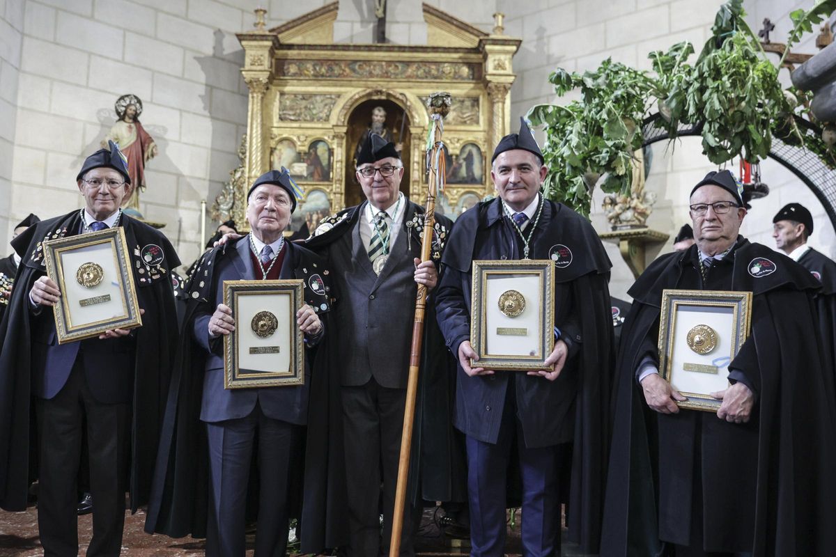 Por la izquierda, Javier Senén, Francisco García. Pepe Sariego, Fernando Delgado y José Luis Cabo. | Irma Collín