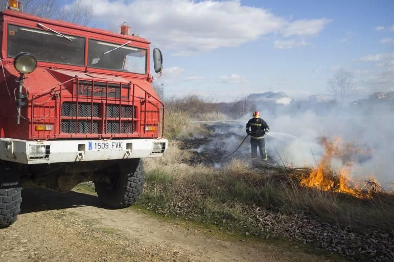 Incendio en los aledaños de El Ermitaño