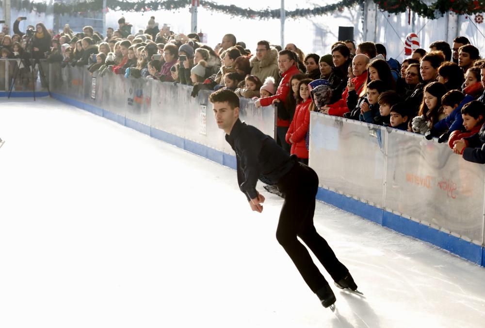 Exhibición de patinaje sobre hielo