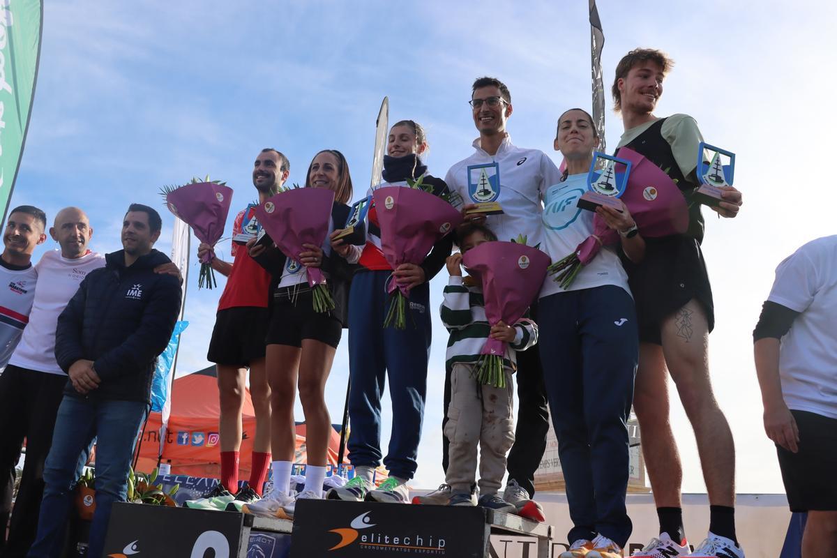 Podio con los primeros clasificados en los 5 Km