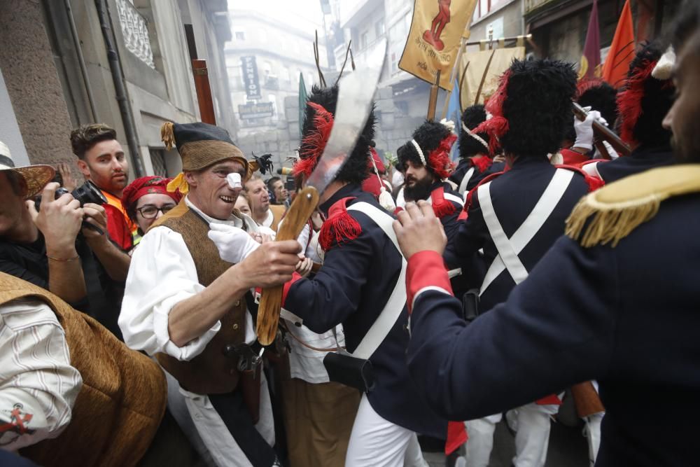 La representación de la expulsión de las tropas invasoras francesas congrega en el casco histórico a miles de personas para disfrutar del broche de oro a un fin de semana de fiesta.