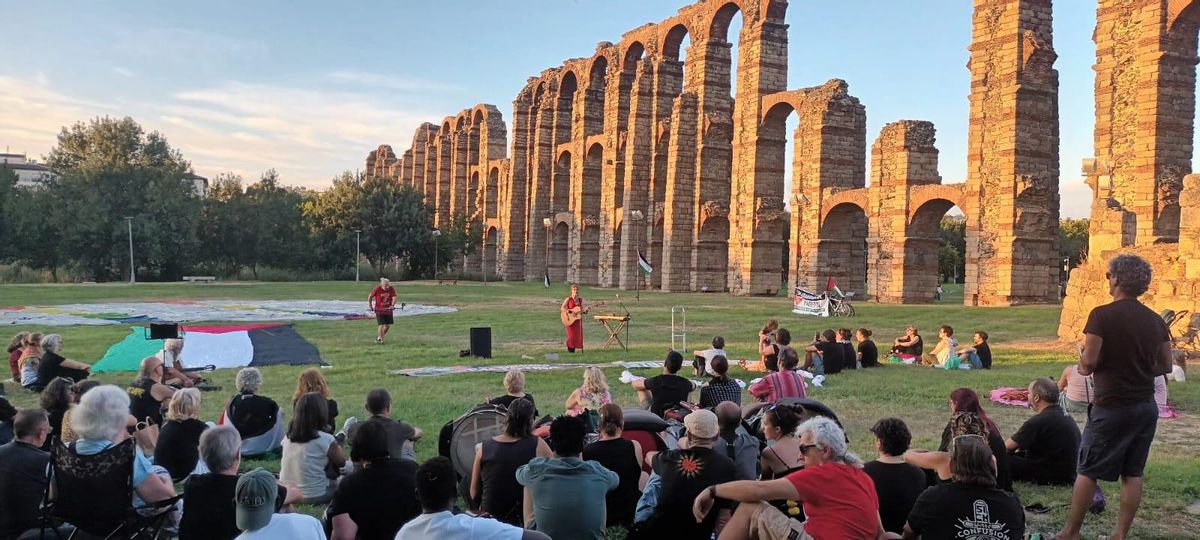 Acto solidario en apoyo a Palestina, en el acueducto de Los Milagros.