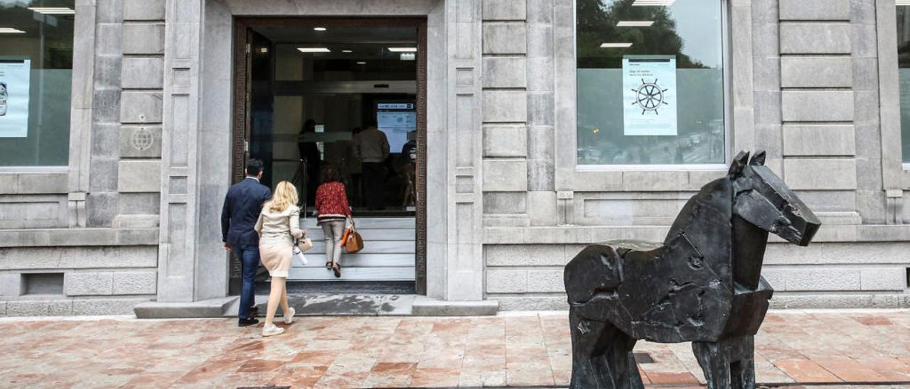 Liberbank y Unicaja encaran otro intento de fusión: así ha cambiado la situación desde mayo