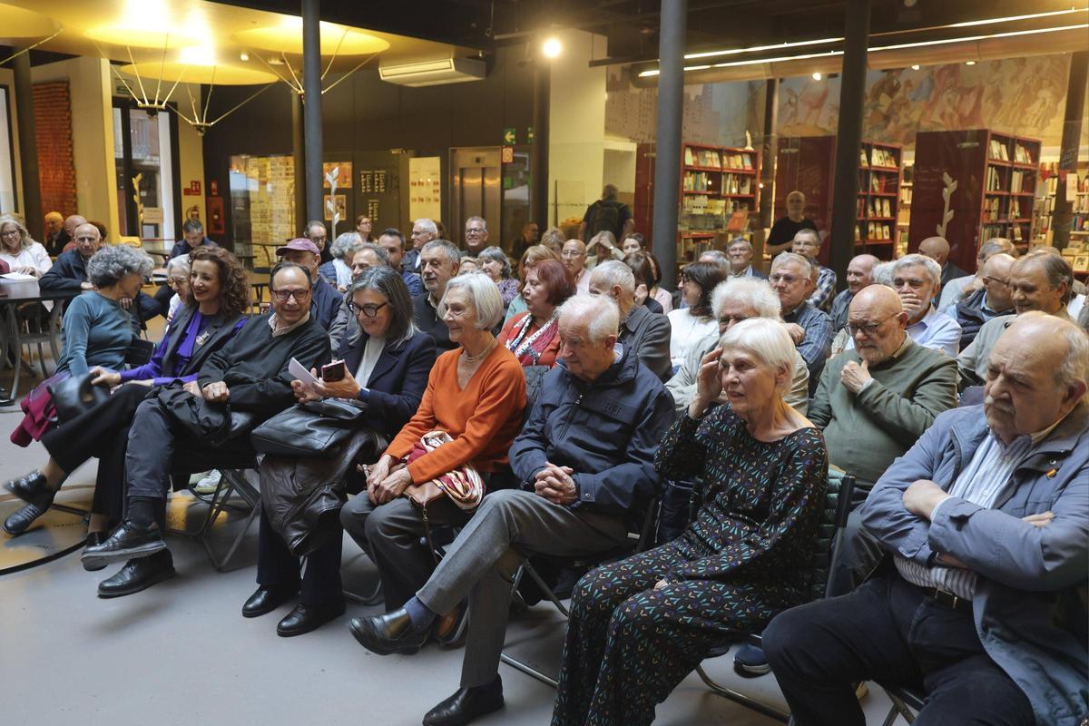 Así ha sido la presentación de las memorias póstumas de Ricard Pérez Casado en la Llibreria Fan Set de València Así ha sido la presentación de las memorias póstumas de Ricard Pérez Casado en la Llibreria Fan Set de València