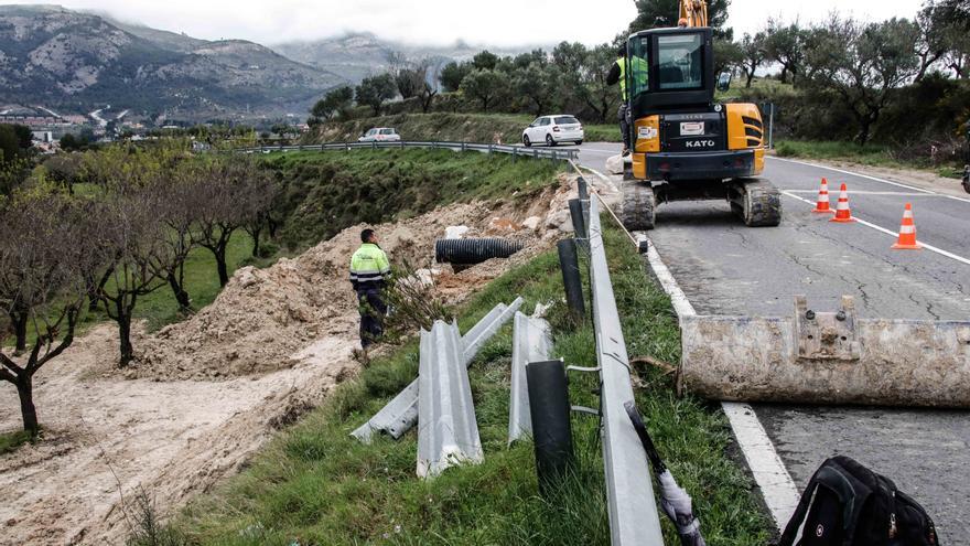 Alcoy retoma los cortes en la carretera del Rebolcat para completar la reparación de daños por las lluvias