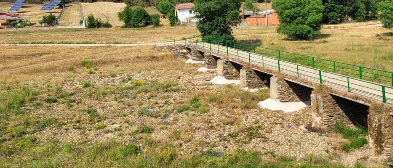 Cauce del río Aliste en Flores, completamente seco. | Chany Sebastián