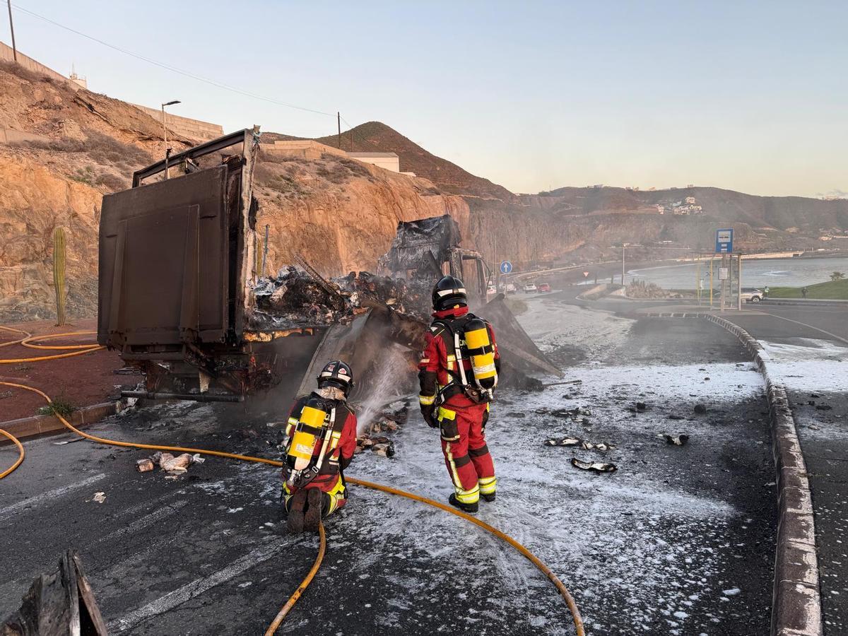 Labores de extinción del incendio