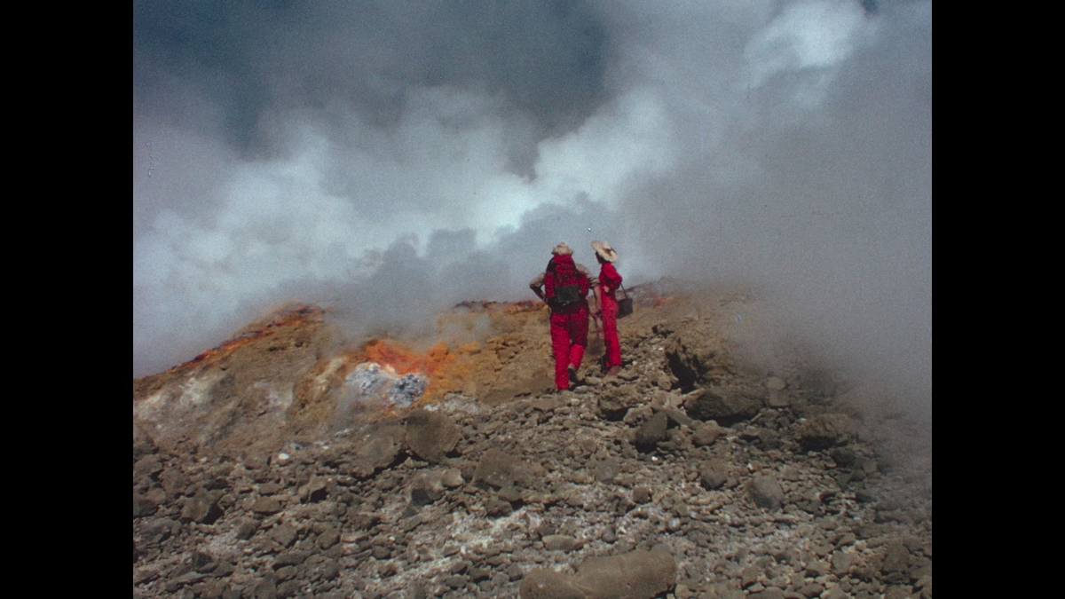 Fotograma del documental Fire of Love