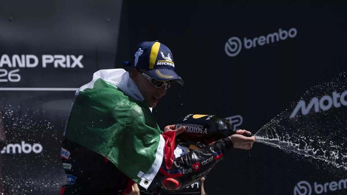 Bezzecchi arrasa en casa aumentando su dominio en MotoGP