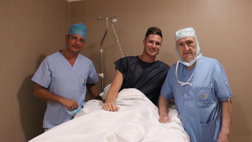 Vigaray, con De los Mártires y Guillén tras la artroscopia del pasado mes de julio.