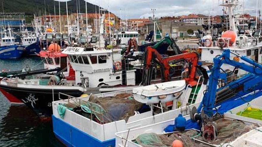 Segundo positivo por Covid en un pesquero gallego atracado en la localidad cántabra de Santoña