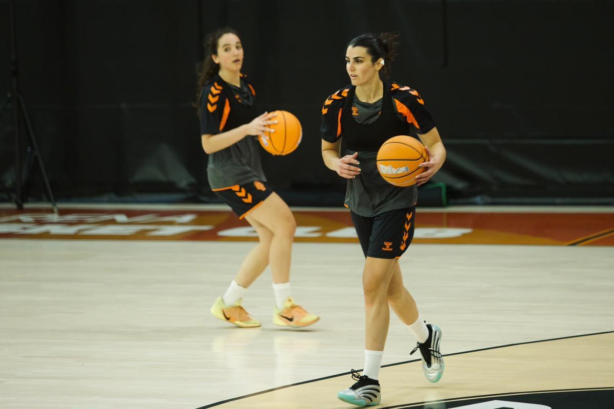 Leticia Romero, durante el entrenamiento del lunes en el Roig Arena.