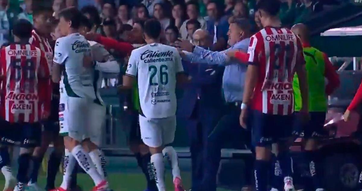 Óscar García. entrenador del Chivas