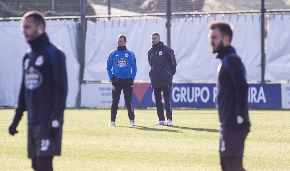 Gaël Kakuta trabajó esta mañana en Abegondo por primera vez desde su incorporación al Deportivo, donde jugará cedido hasta final de temporada.