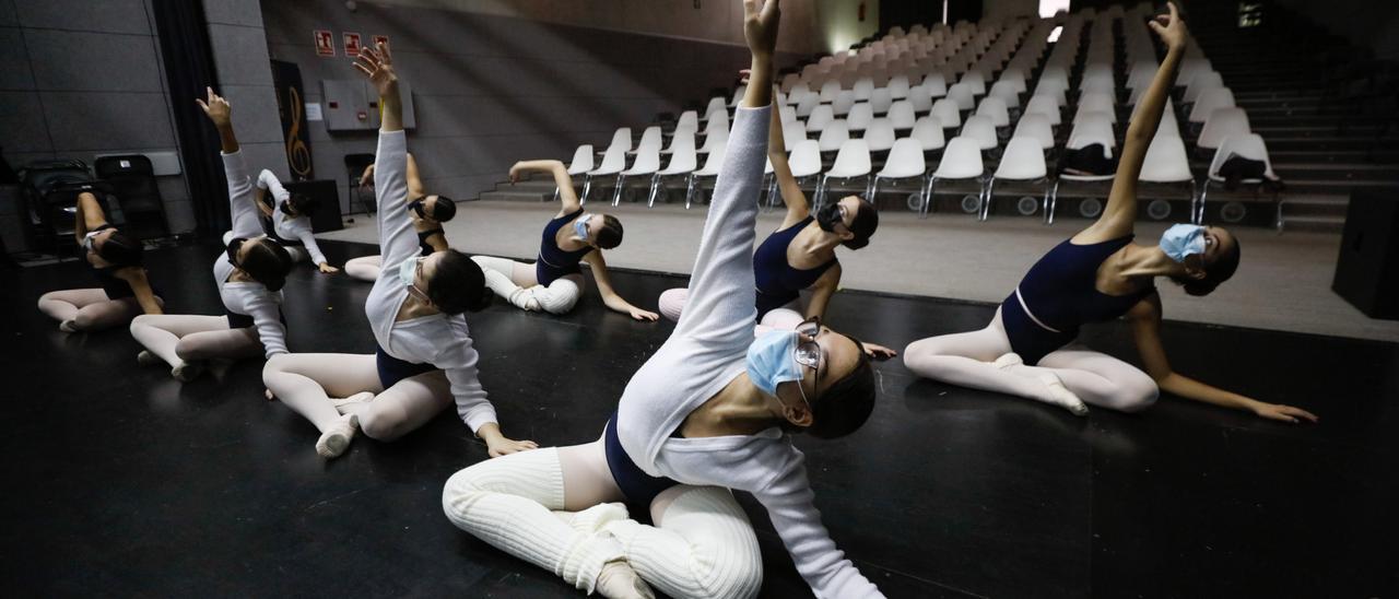 Ensayo en el auditorio del Conservatorio de uno de los números del acto de homenaje a Ilenia Vilar y Cristina Cardona