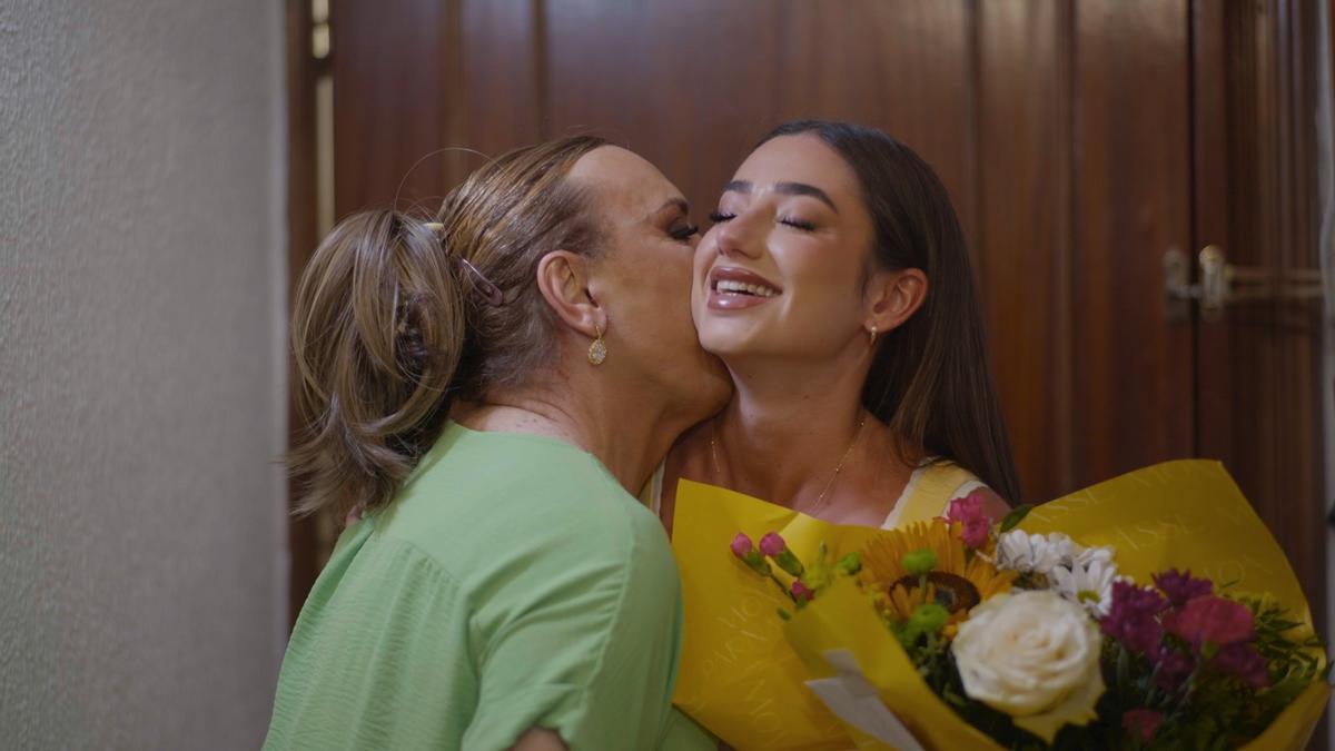 Lola Lolita ayuda a Benita a cambiar su armario en la 'docuserie'