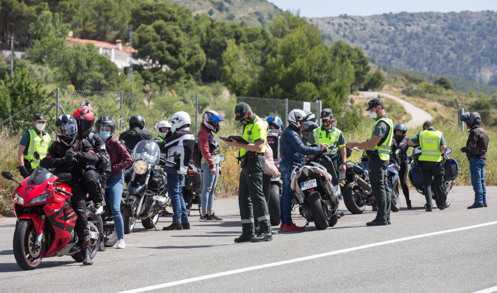Las aglomeraciones de motoristas en La Carrasqueta obligan a la Guardia Civil a aumentar los controles.