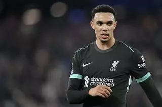 Alexander-Arnold desciende al Leicester y hace casi campeón al Liverpool