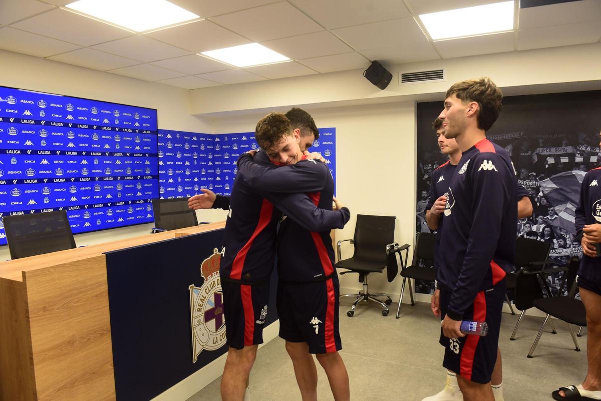 Jaime abraza a Diego Gómez