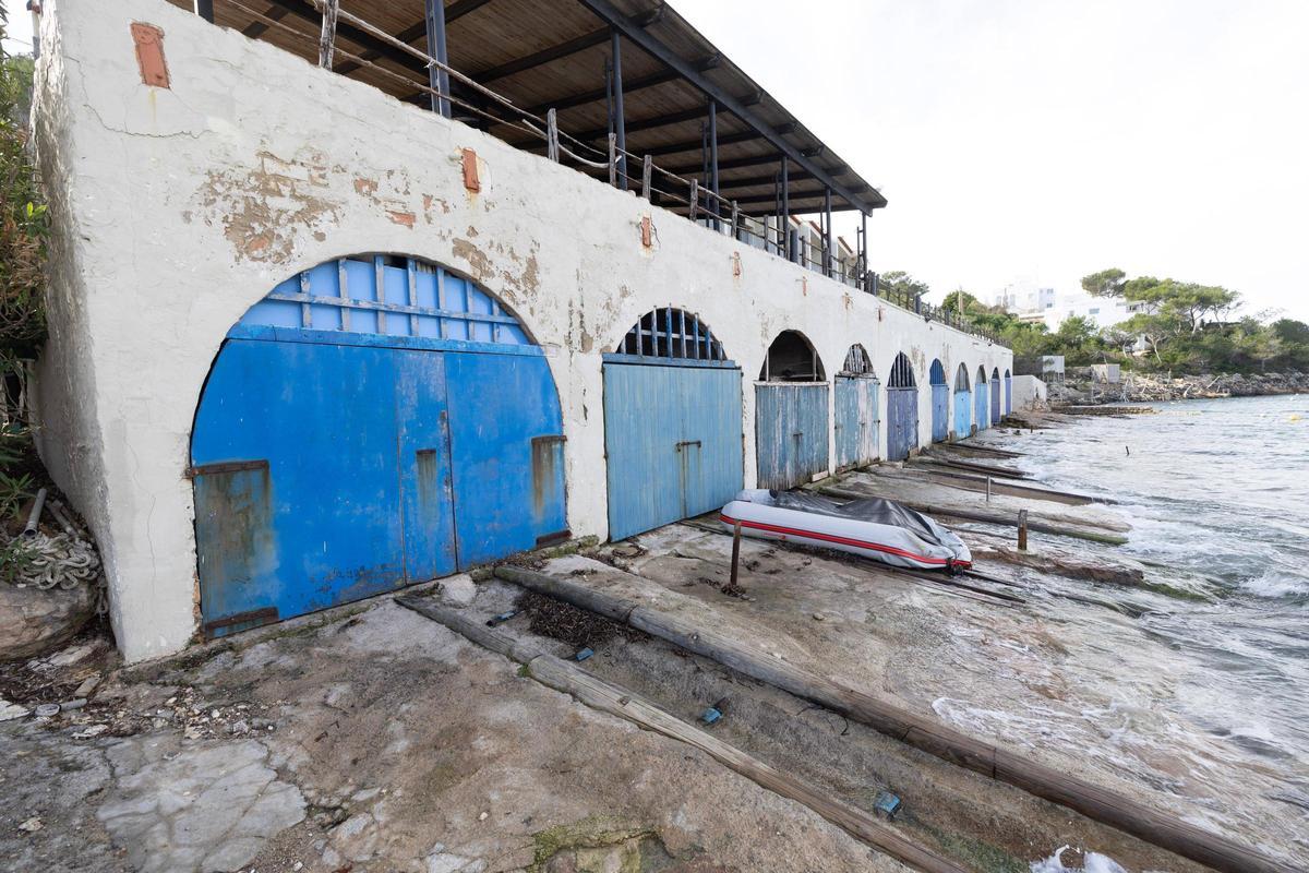 Imágenes de las casetas varadero en el puerto de Portinatx Imágenes de las casetas varadero en el puerto de Portinatx