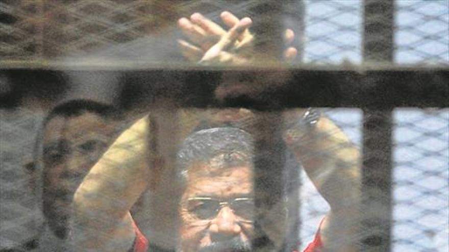 El expresidente egipcio Mursi muere en un juicio