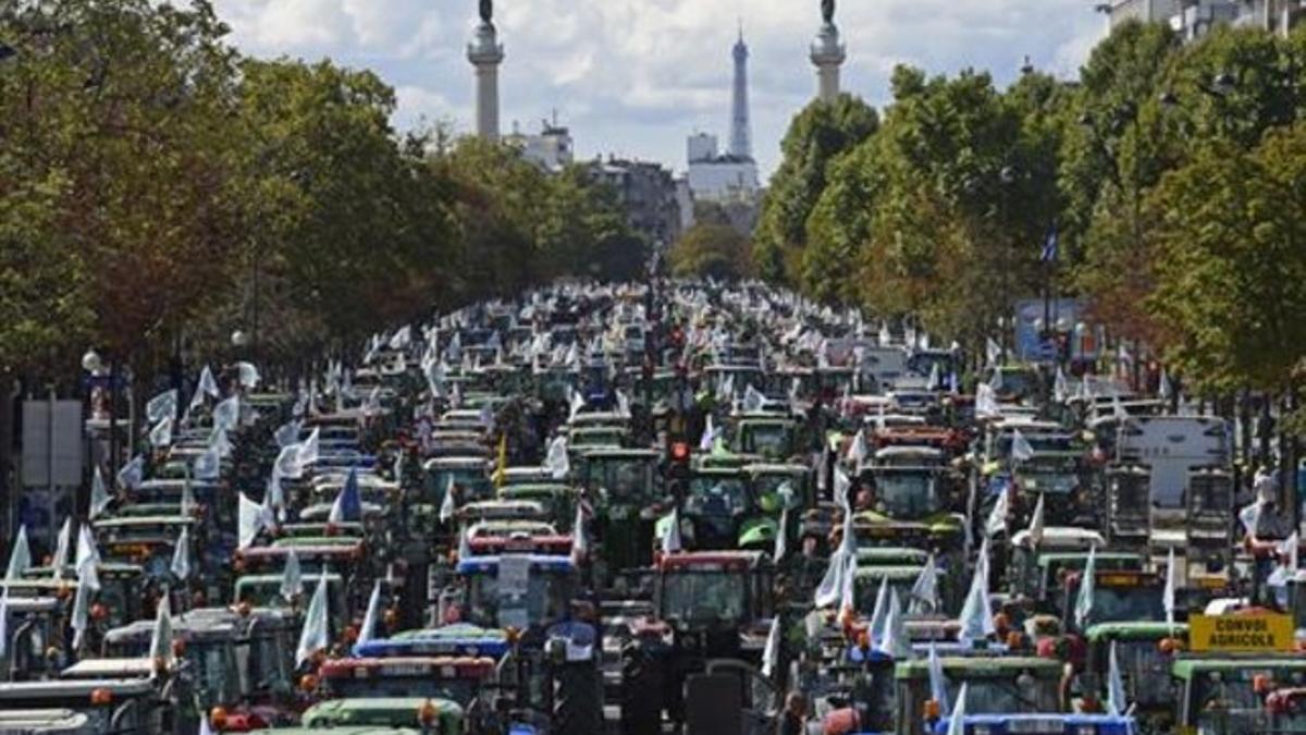 Concentración de agricultoires en el centro de París, ayer.