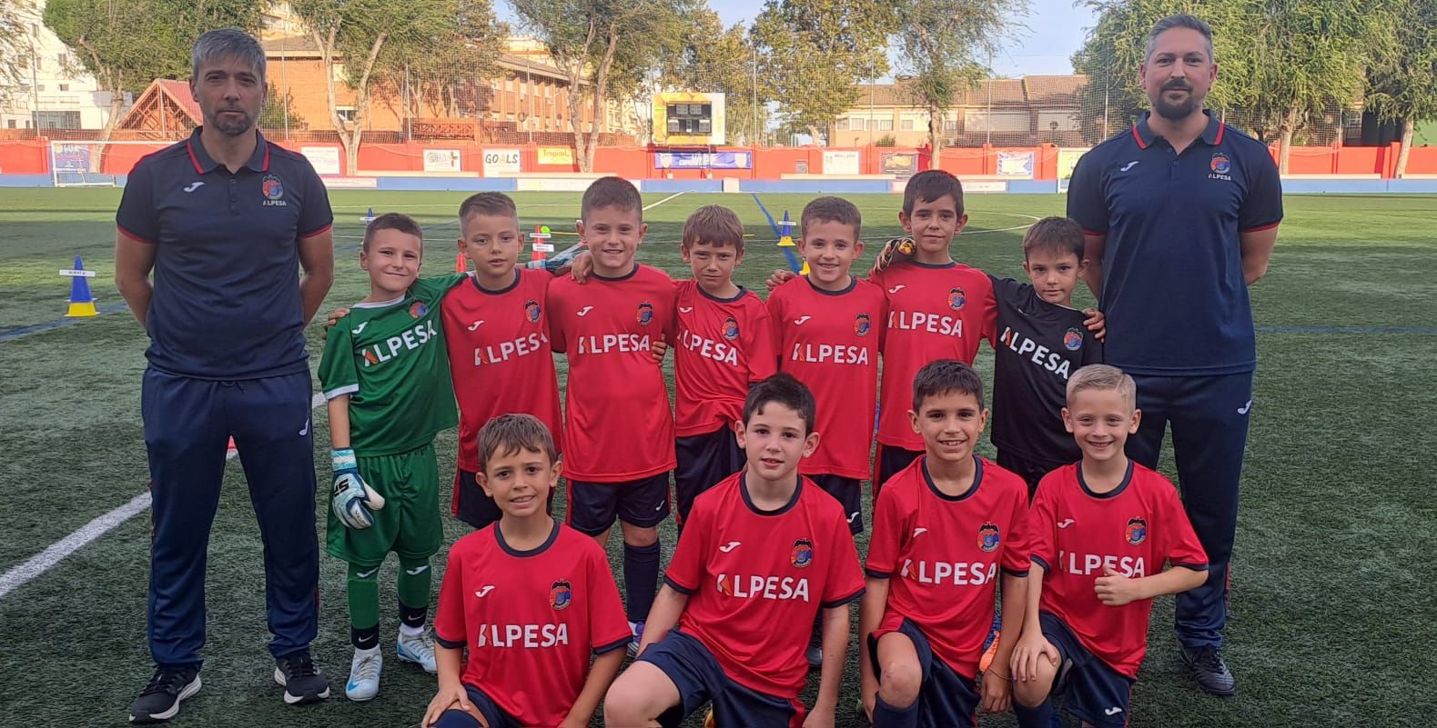 La "familia" de la UE Tavernes 2025-2026 se presenta en sociedad