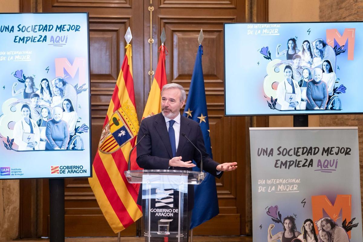 Jorge Azcón, durante el acto conmemorativo del 8M en Aragón, este viernes.