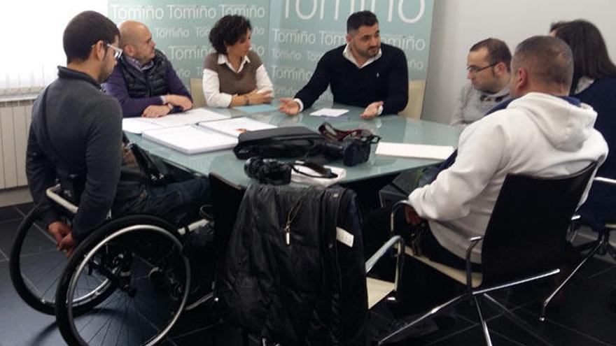 La reunión sostenida esta mañana con los colectivos sociales por el plan de accesibilidad. // E.G.