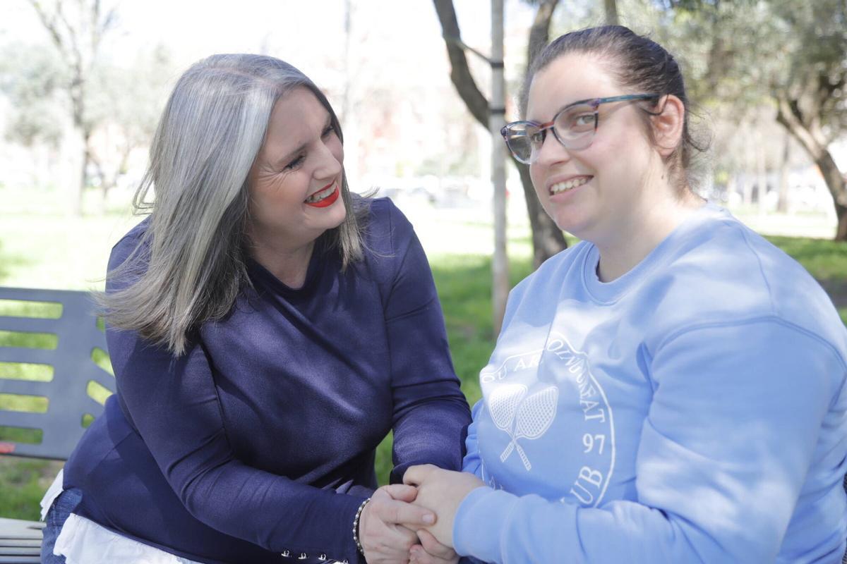 A.J.González Córdoba Rosy y Lucía, una de las madres de las ampas que reivindican un cambio en el modelo de educación especial