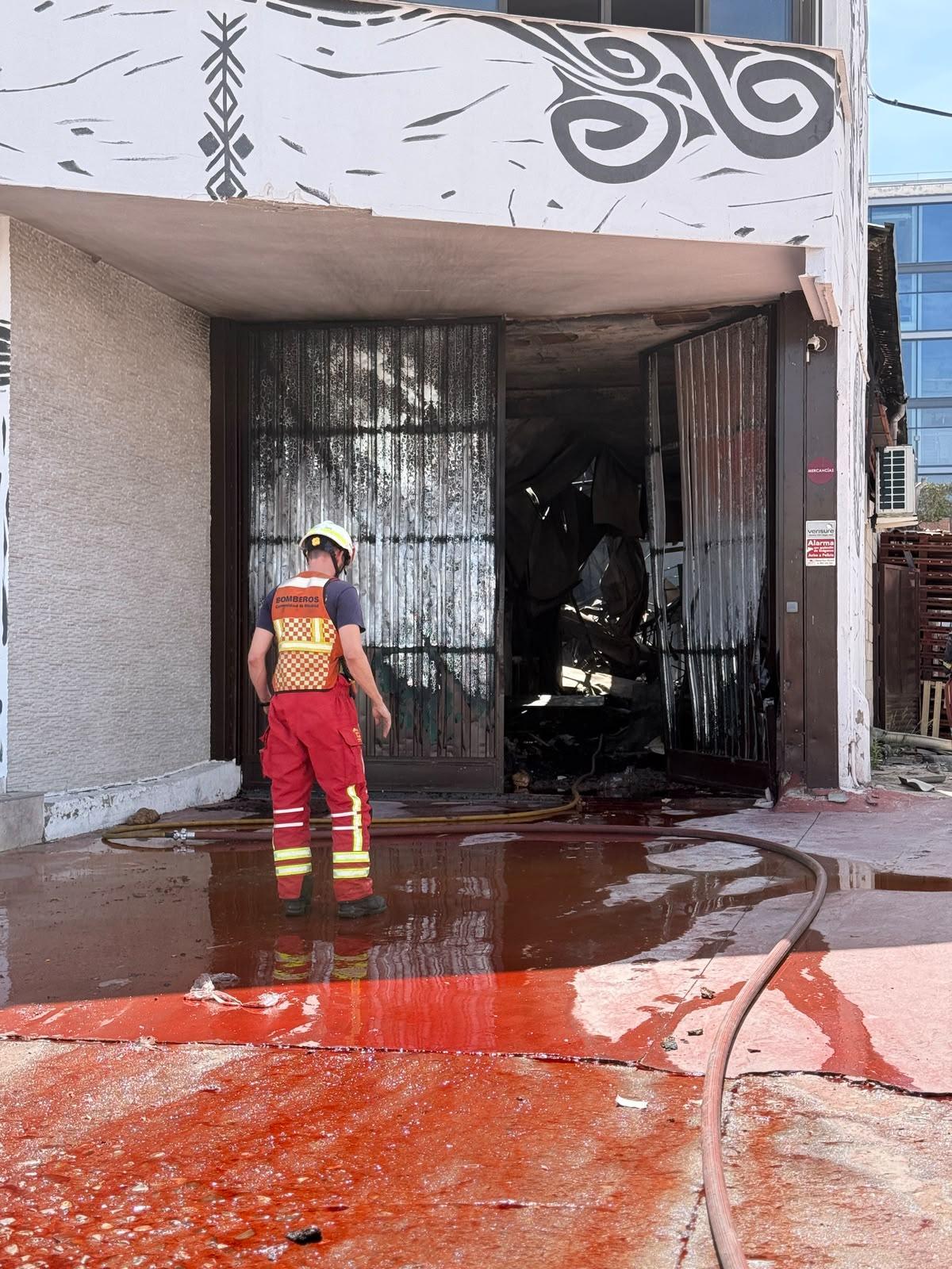 Restos de la nave de Maíz Maya después del incendio que obligará a la empresa a buscar unas nuevas instalaciones para volver a producir.