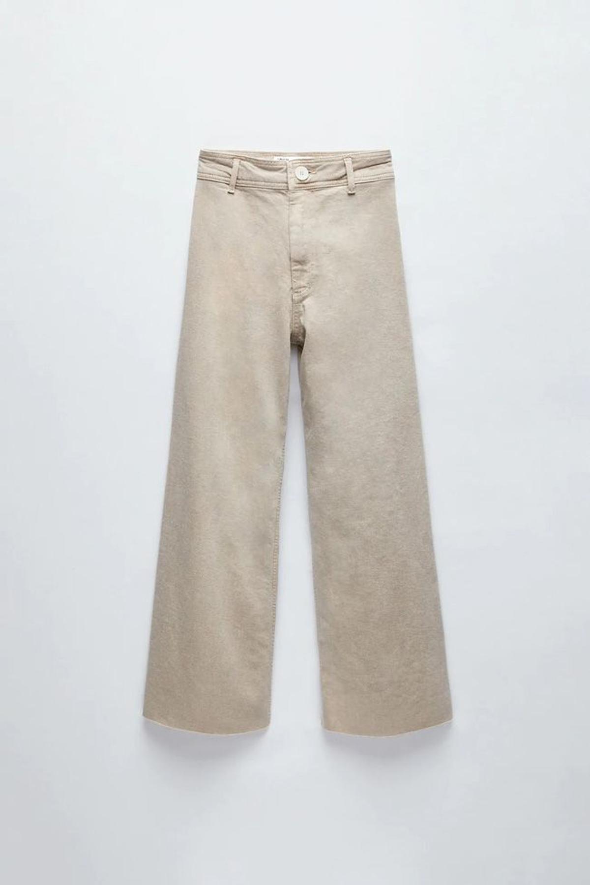 'Flare jeans' color piedra, de Zara