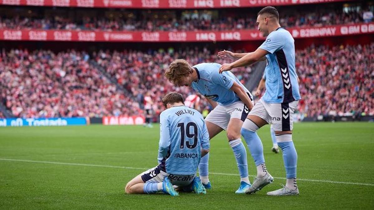 Williot, Fer López y Jutglá celebran el gol del Celta.