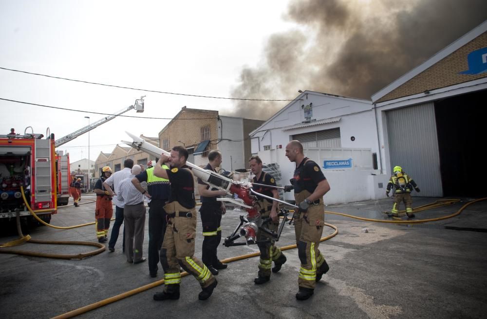 Incendio en una planta de reciclaje de Alboraia