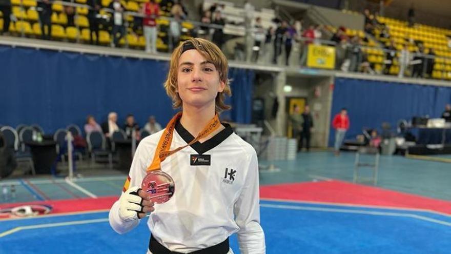 El alzireño Hugo Grande alcanza el top-5 mundial de taekwondo