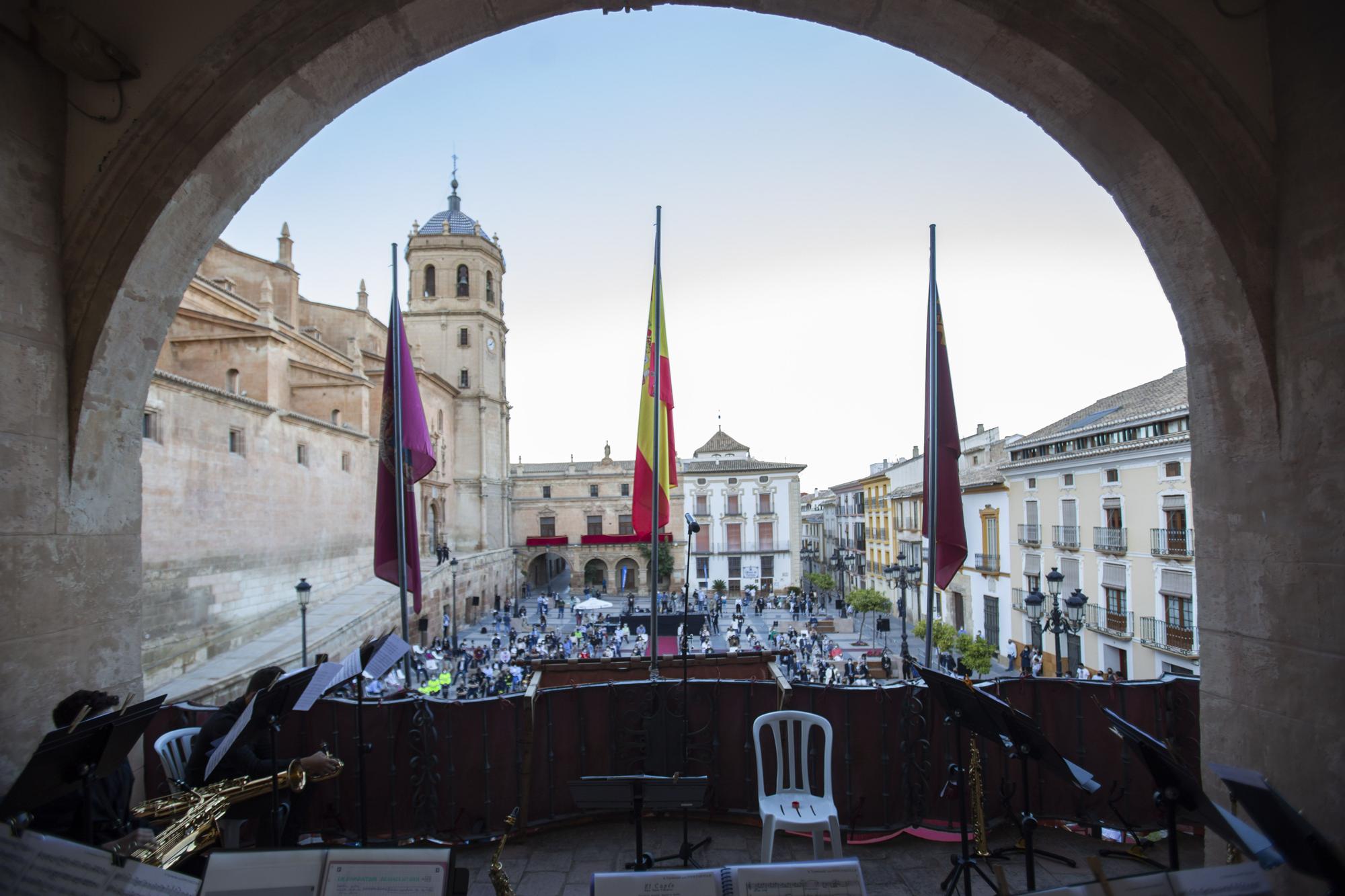 Lorca honra la memoria de las nueve víctimas de los terremotos con un emotivo memorial