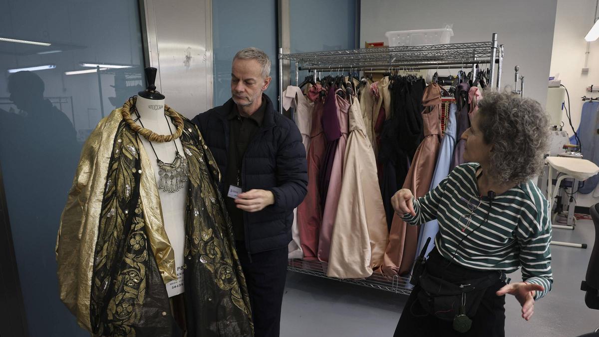 El diseñador Christian Lacroix firma el vestuario de la ópera 'Giulio Cesare in Egitto' que se estrena en el Palau de Les Arts el 28 de febrero.