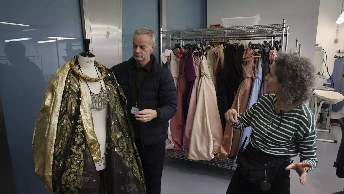 Christian Lacroix eleva a la alta costura el poder de Giulio Cesare