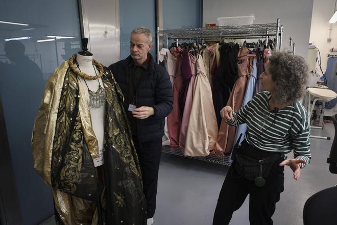 El diseñador Christian Lacroix firma el vestuario de la ópera 'Giulio Cesare in Egitto' que se estrena en el Palau de Les Arts el 28 de febrero.