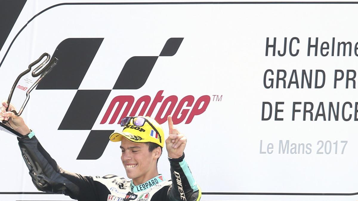 Joan Mir celebra su victoria en Moto3 en Le Mans